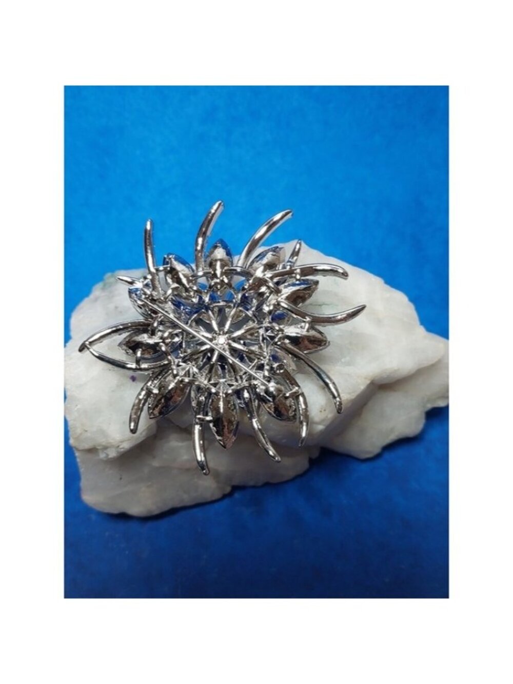 Stunning Royal Blue Crystal Flower Brooch - Picture 4 of 5
